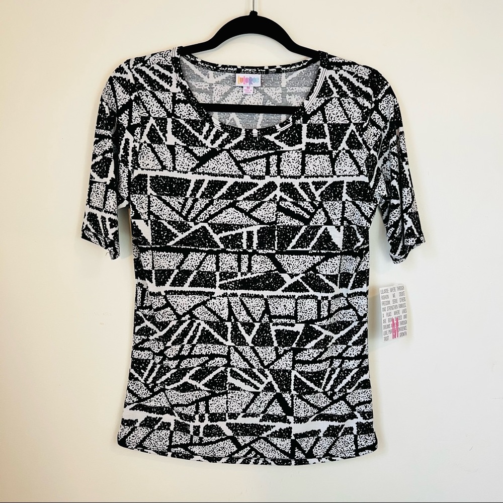 LuLaRoe GiGi Women’s TopNWTMedium Short sleeve Fitted Shirt